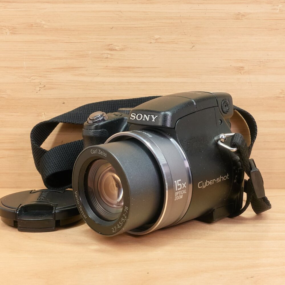 Sony Cyber-shot DSC-H9 / 8.1MP / 15x Zoom / Carl Zeiss Lens / Made in Japan
